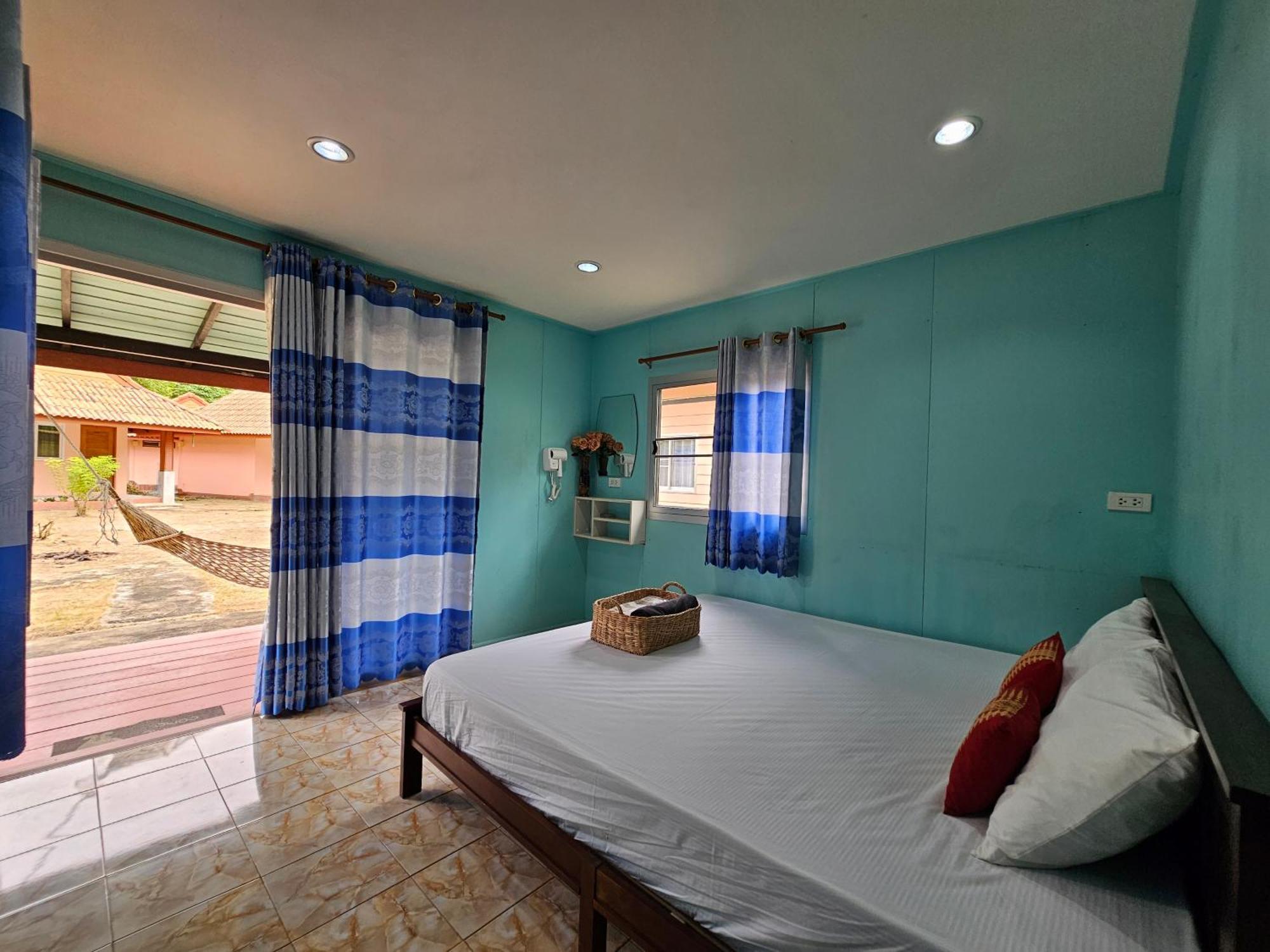 Koh Ngai Kaimuk Thong Resort Экстерьер фото